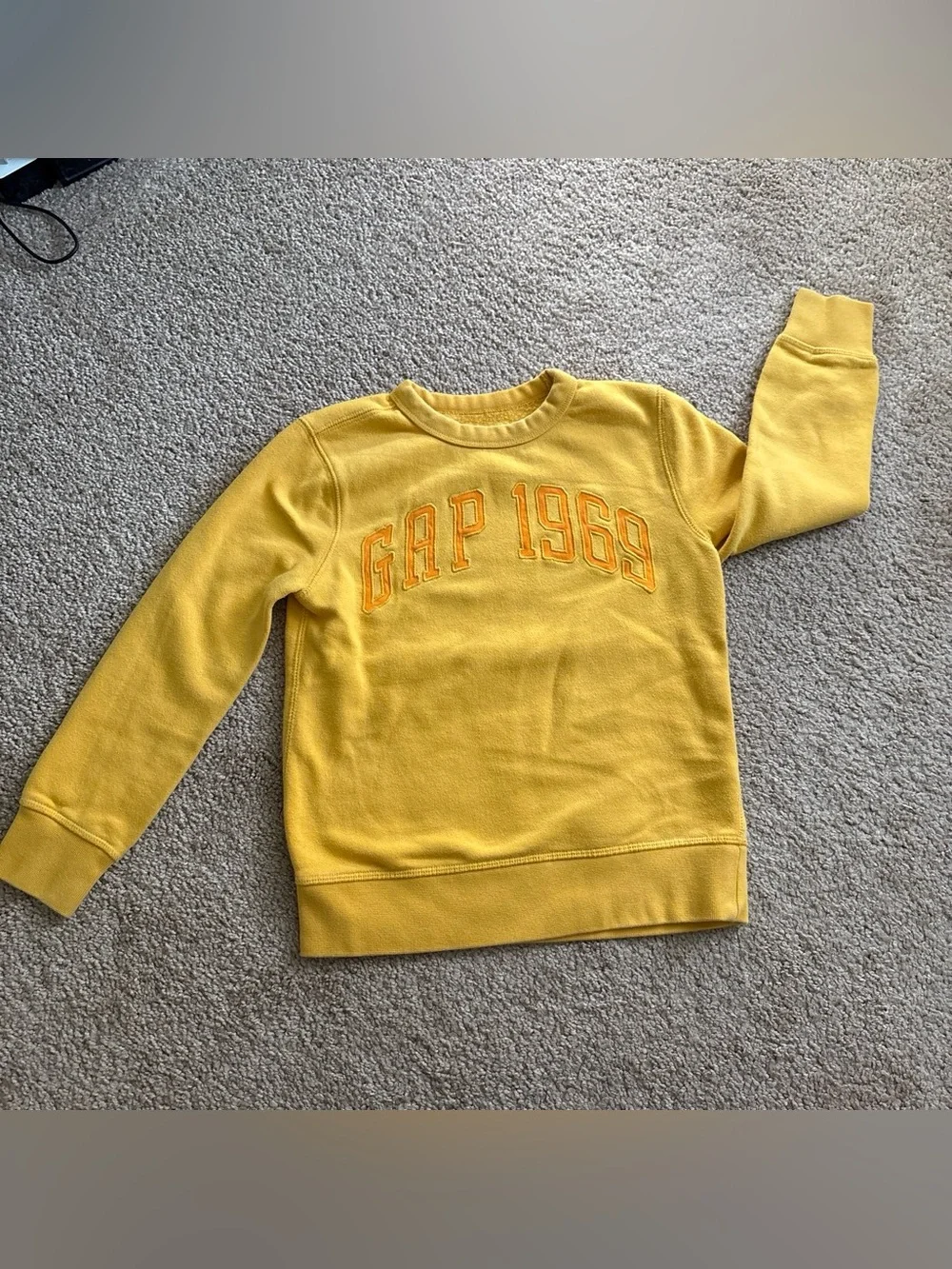Gap sweatshirt bundle size SMALL 6-7 EUC